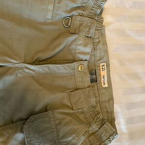 Like new 5.11 Tactical Green Cargo Pants
